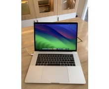 Macbook Pro 15 inch 2018 Silver 99%: I7 - 2.6ghz/ 16GB/ SSD512/ VGA rời 4GB